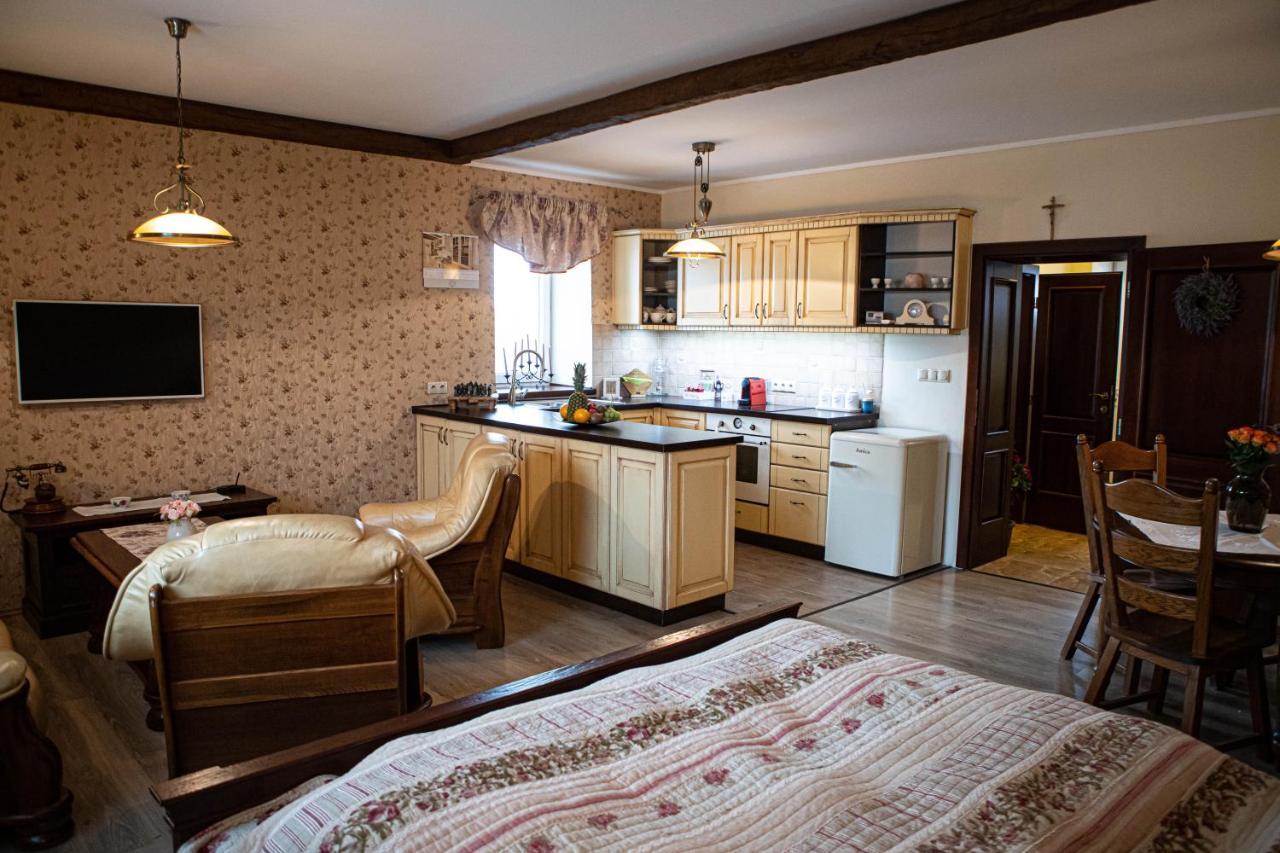 Kalvin Restaurant & Pension Rastislavice Екстериор снимка