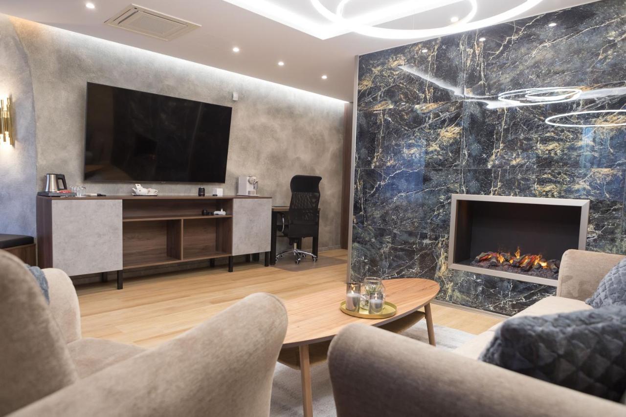 Kalvin Restaurant & Pension Rastislavice Екстериор снимка