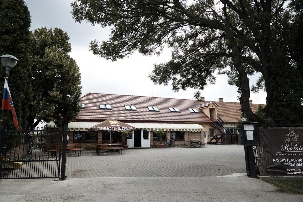 Kalvin Restaurant & Pension Rastislavice Екстериор снимка