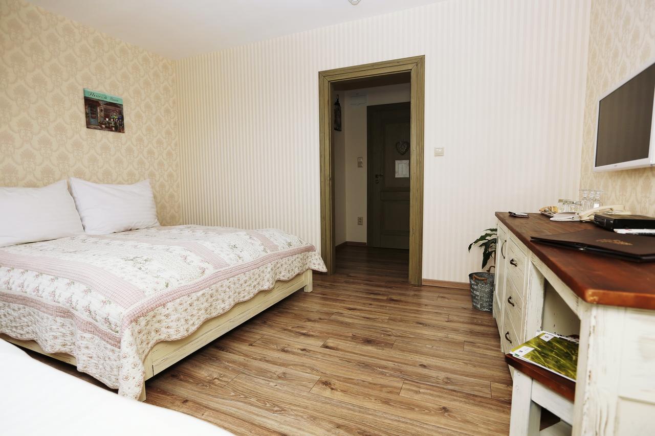Kalvin Restaurant & Pension Rastislavice Екстериор снимка